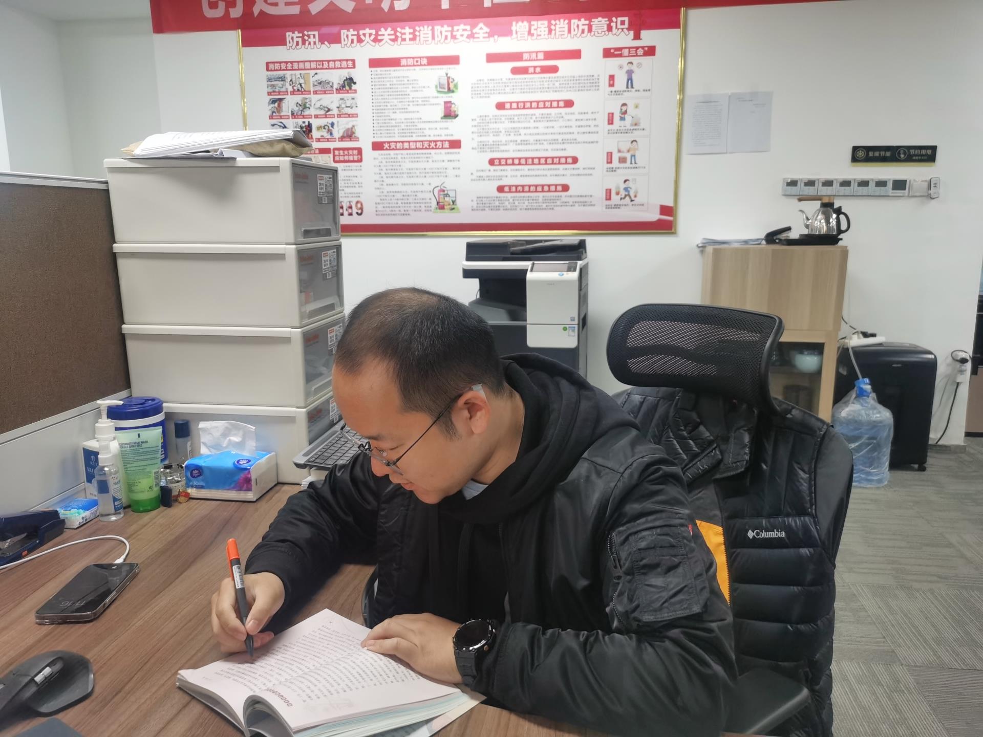 李东.jpg 李东.jpg